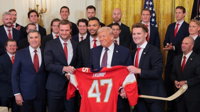 Trump ospita i Panthers, due volte campioni della Stanley Cup,