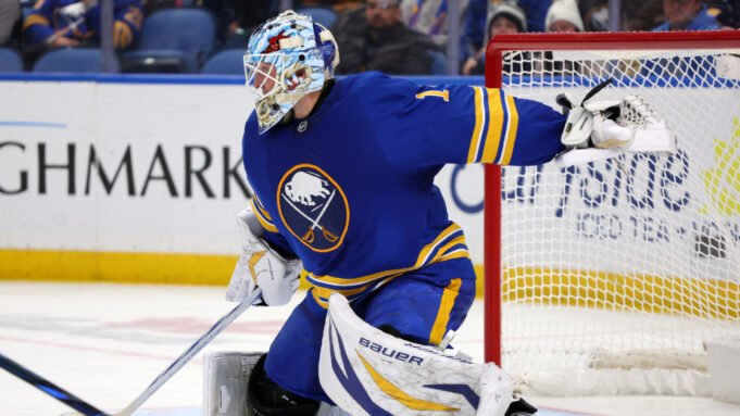 Ukko-Pekka Luukkonen Leaves di Sabres contro Maples Leafs, sostituito da