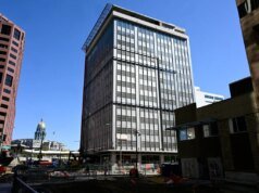 Un inquilino eccezionale interrompe la prevista conversione da ufficio a residenziale nell’edificio Petroleum nel centro della città