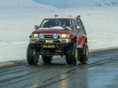 Una nuova tecnologia dei sensori potrebbe aiutare le automobili e gli aerei a rilevare il ghiaccio nero prima che sia troppo tardi