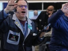 Una pausa nella corsa all’oro ha fatto crollare i prezzi dei metalli mentre le azioni crollavano