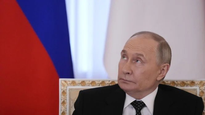 Vladimir Putin incontra il massimo funzionario della sicurezza iraniana, cosa