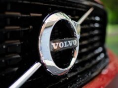 Volvo afferma che continuerà a offrire CarPlay man mano che i rivali si allontaneranno