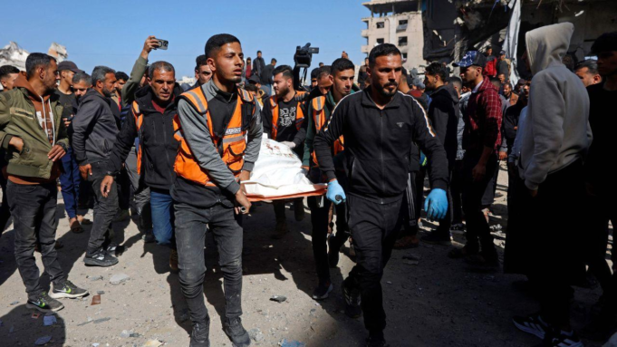 La difesa civile di Gaza afferma che i raid israeliani