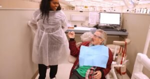 Il mio mal di denti mi ha portato a una scoperta terrificante: invecchiando, il sistema di cure dentistiche è pieno di carie.