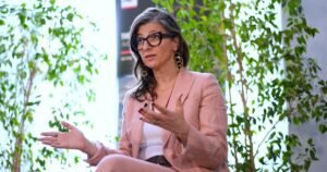 La famiglia di un investigatore dei diritti umani delle Nazioni Unite ha citato in giudizio l’amministrazione Trump per le sanzioni per aver criticato Israele