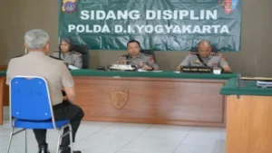 Licenziato, dimesso e trasferito a DivKum Polary