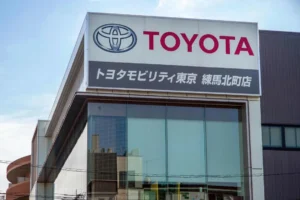 Toyota prevede di ridurre le partecipazioni strategiche del valore di 24 miliardi di dollari in un trasferimento spartiacque