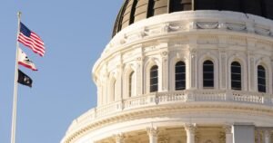 I democratici della California lanciano sforzi elettorali per vagliare il campo governativo