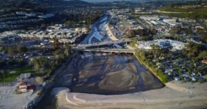 I residenti di Orange County temono che gli erbicidi stiano avvelenando i corsi d’acqua