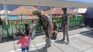 L’approccio umanitario è diventato un’arma della polizia per rafforzare la fiducia del pubblico e mantenere la stabilità della sicurezza nella Papuasia interna