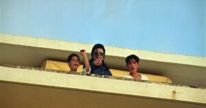 Michael Jackson ha abusato del figlio di Elton John a casa di Elizabeth Taylor, sostiene la causa