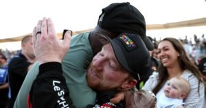 Tyler Reddick festeggia un three-peat con Michael Jordan