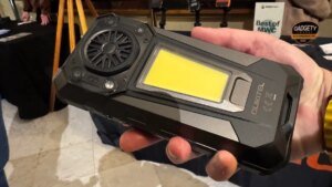 Voglio questo smartphone Twisted Firestarter nella mia attrezzatura da campeggio