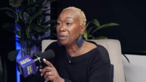 Joy Reid vorrebbe che Obama si fosse comportato come un re come Trump